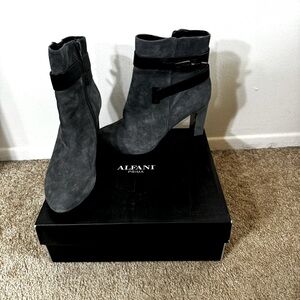 Alfani Womens Suede Closed Toe Ankle Fashion Boots, Steel, Size 9.5